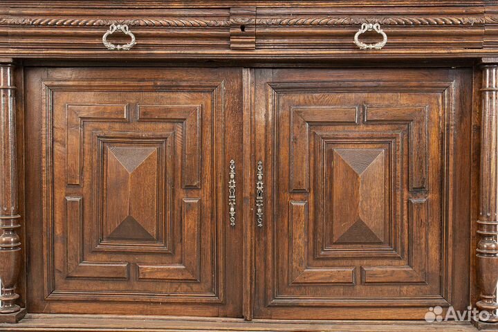 Антикварный буфет из массива ретро