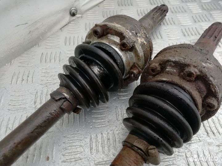 Вал приводной задний без шрусов Vw Transporter T3