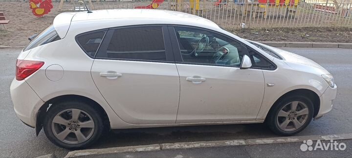 Opel Astra 1.6 МТ, 2011, 190 000 км