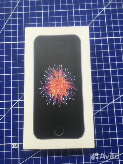 Коробка от iPhone se 2016