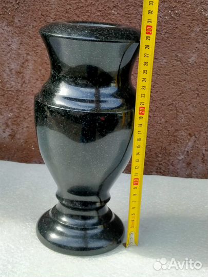 Ваза из гранита Габбро Диабаз 30х15