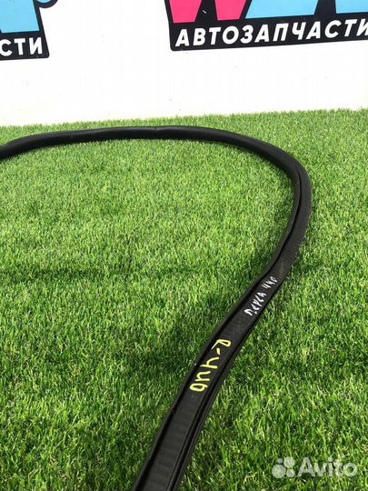 Уплотнитель дверного проема передний левый Ford