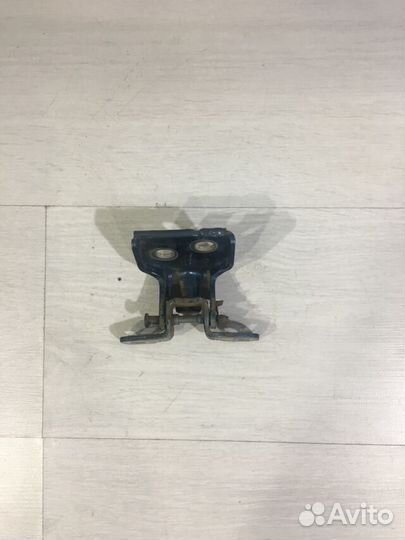 Петля двери зад право renault duster 2.0 4wd мт