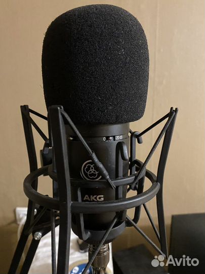 Студийный микрофон AKG P220