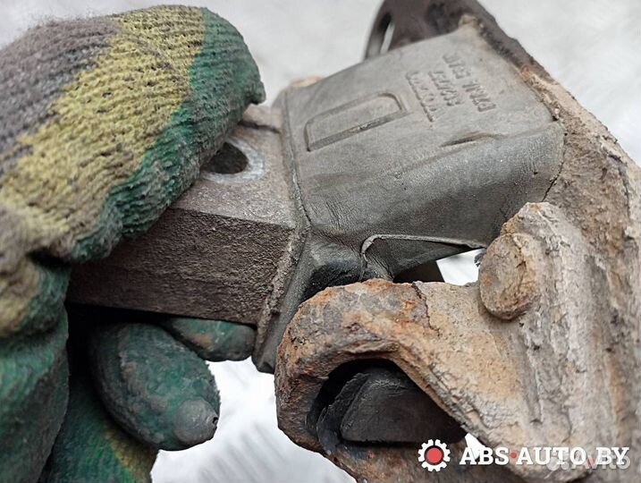 Подушка крепления двигателя Volvo XC90 2005