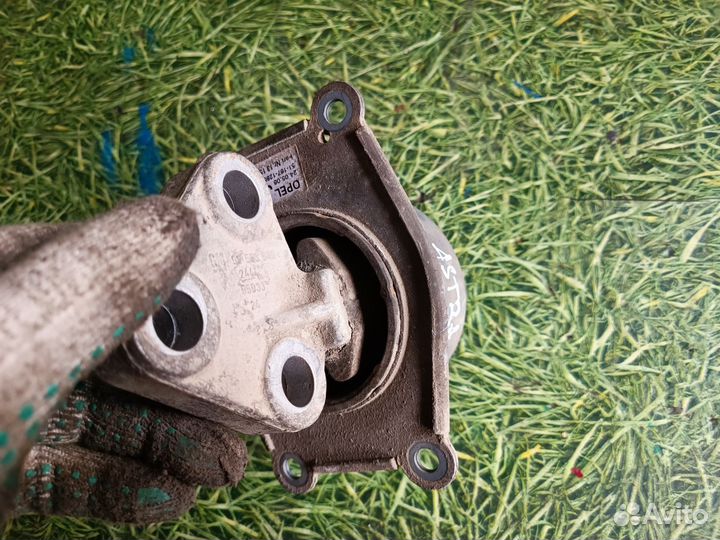 Подушка двигателя правая opel astra h 2004- 2011г