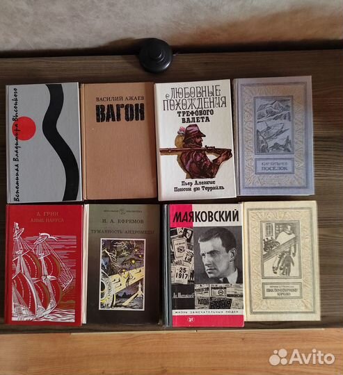 Книги в ассортименте, перечислены в описании