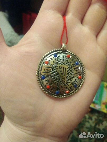 Медальон тибетский буддизм