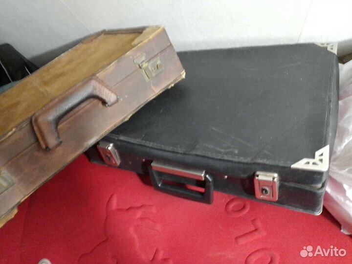 Чемодан на колесиках