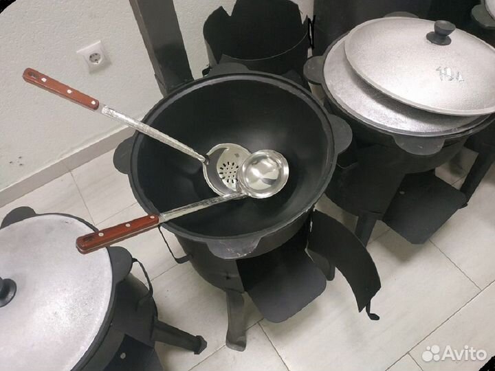 Казан 10л + печь с дымоходом и дверцей