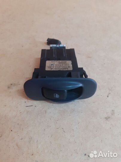 Кнопка стеклоподъемника задняя Mitsubishi Galant