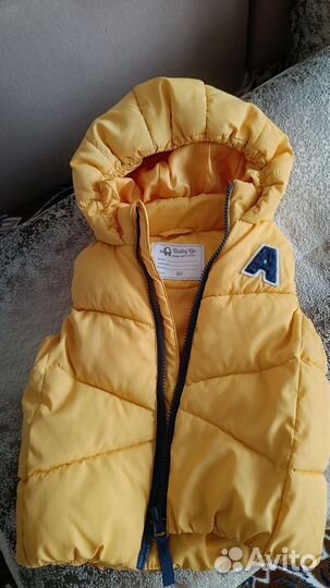 Жилетка детская,утепленная с капюшоном