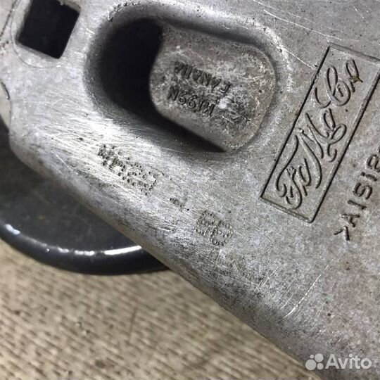 Ролик-натяжитель ремня грм Land Rover Discovery I