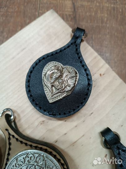 Кожаный брелок, ручная работа