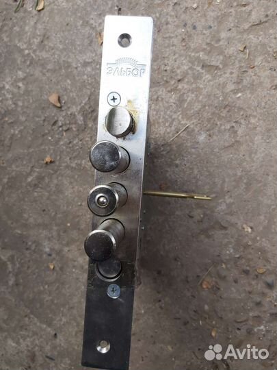 Замок дверной бу