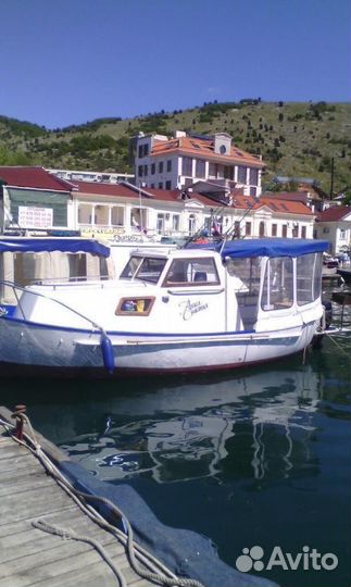 Прогулочный катер