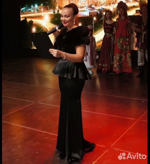 Ведущая шоу программы в новогоднюю ночь