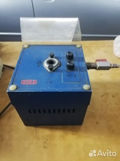 Прибор для чистки свечей зажигания автомобилей