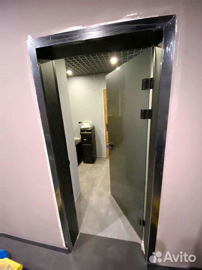 Стеклянная дверь на заказ от 3 дней