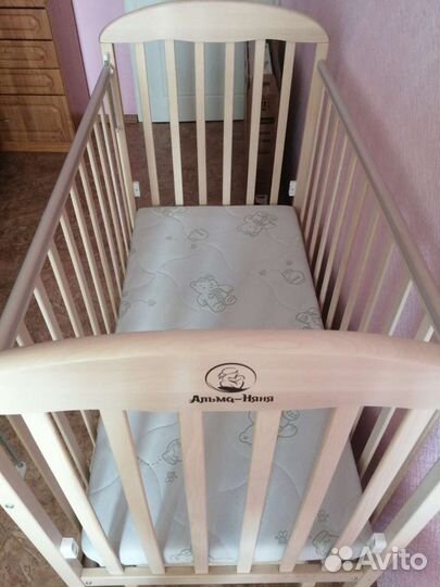 Детская кроватка с поперечным маятником