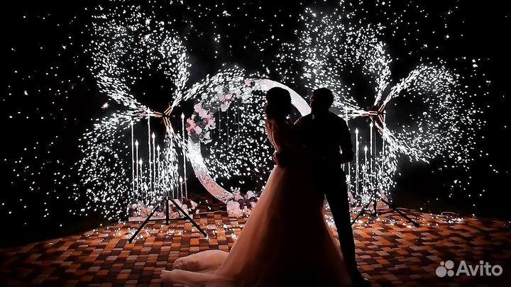 Холодные фонтаны и тяжелый дым на мероприятие