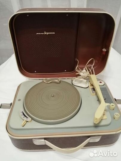 Виниловый проигрыватель