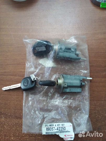 Замок зажигания оригинал Toyota RAV4 20