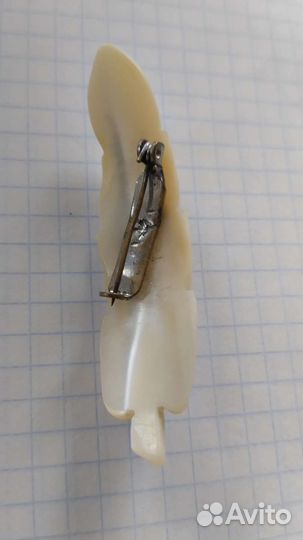 Винтажная брошь Япония резной коралл