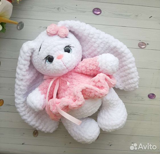 Плюшевая зайка. Вязаные игрушки