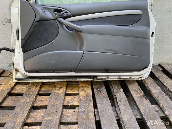 Передняя правая дверь Ford Focus 1 купэ,хэтчбек 3