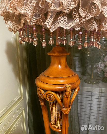 Торшер из натурального ротанга