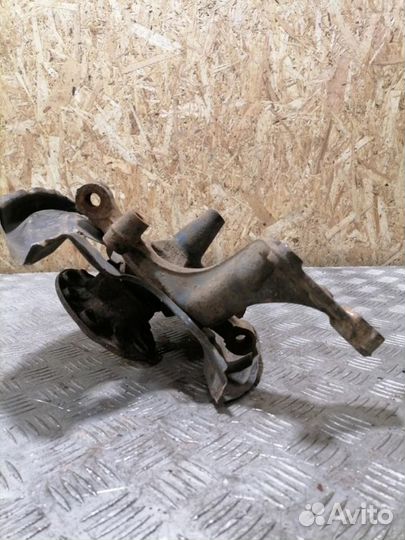 Кулак задний правый Volkswagen Golf 6