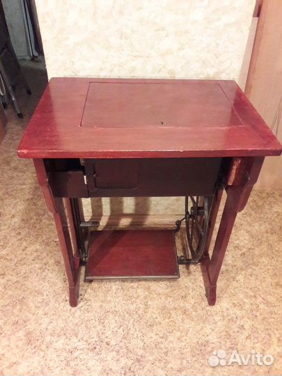 Швейная машина vesta с ножным приводом редкая