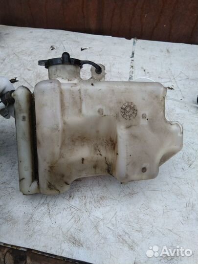 Расширительный бачок Тойота Авенсис 2