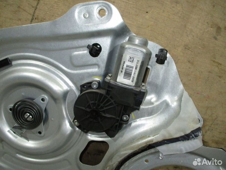 Стеклоподъемник передний левый Kia Sportage 3