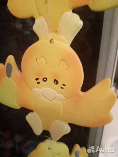 Мобил (подвеска) над кроватью младенца