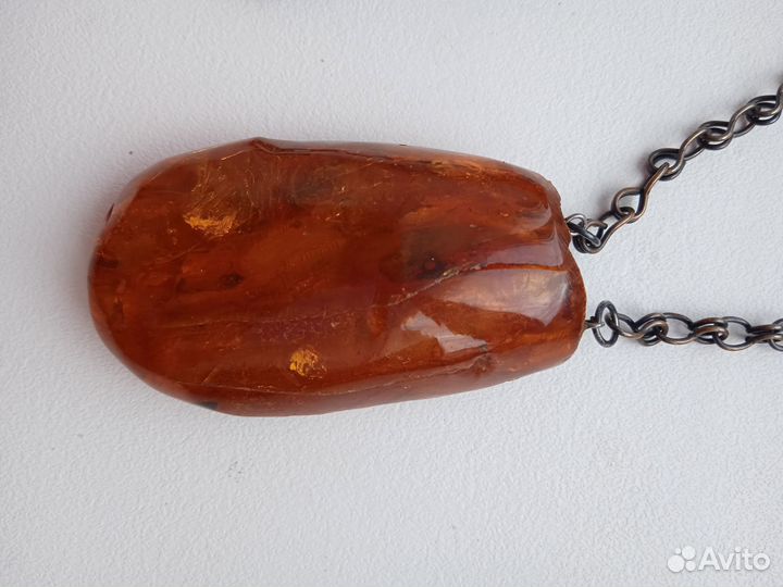 Кулон с янтарем