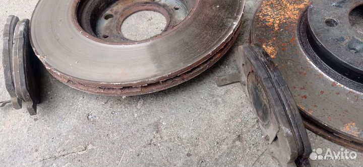 Передние Тормозные диски, колодки
