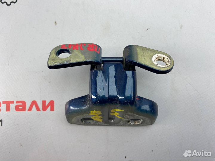 Петля двери передней правой Chevrolet TrailBlazer