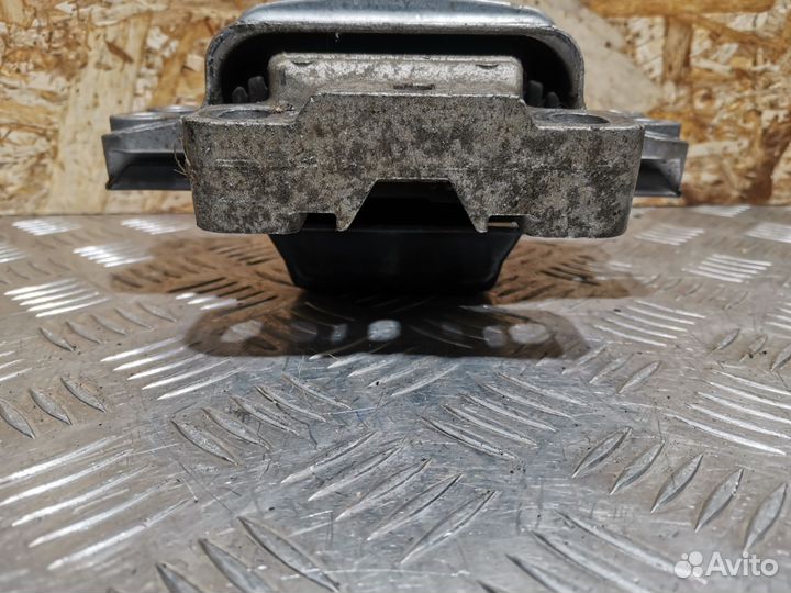 Подушка крепления двигателя Volkswagen Passat CC