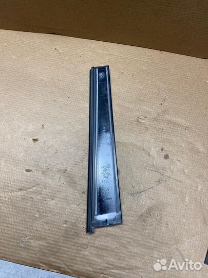 Верхняя накладка задней правой двери LX 450