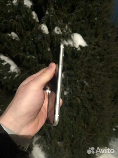 Телефон iPhone 11