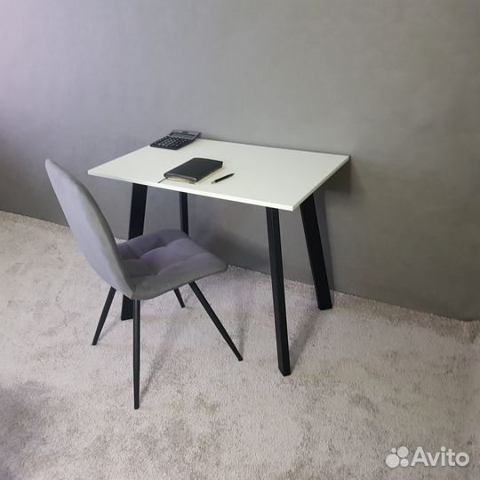 Письменный стол Ник 90*60 см. Черные ножки