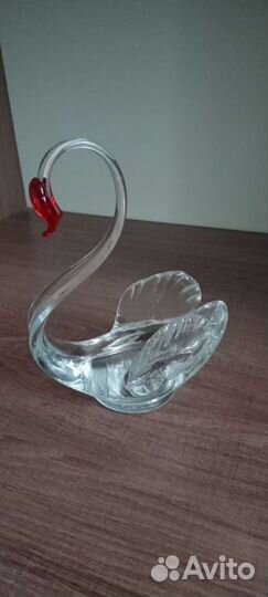 Вазы и хрустальные фигурки