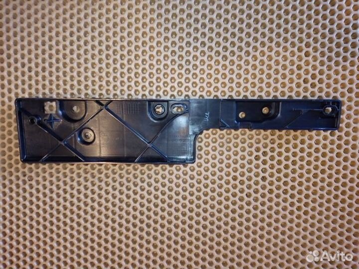 Кронштейн порога задний левый Audi A8 D4 long 4.2