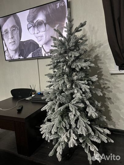 Ель искуственная заснеженная