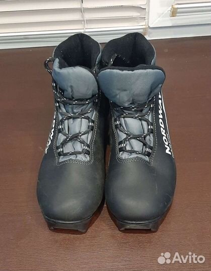 Лыжные ботинки р. 39