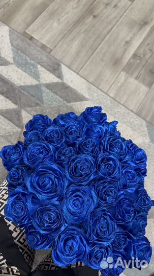 Букет из атласных роз с блестками