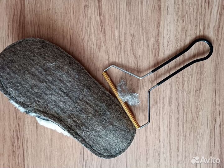 Скребок для чистки ковров от шерсти животных