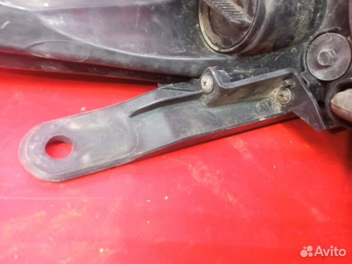 Фара ксенон передняя правая Hyundai Santa Fe 3